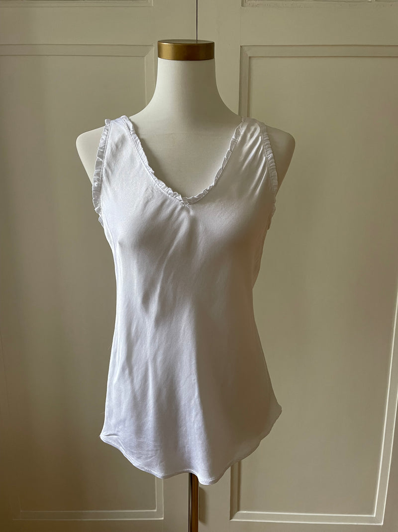 TOP LEILA V-NECK FRONT AND BACK WHITE