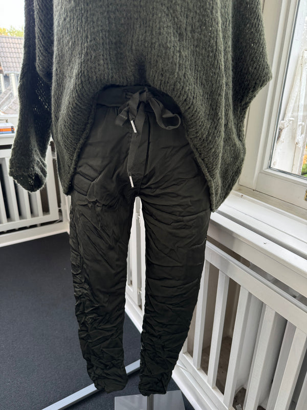 HOSE GLÄNZEND KHAKI