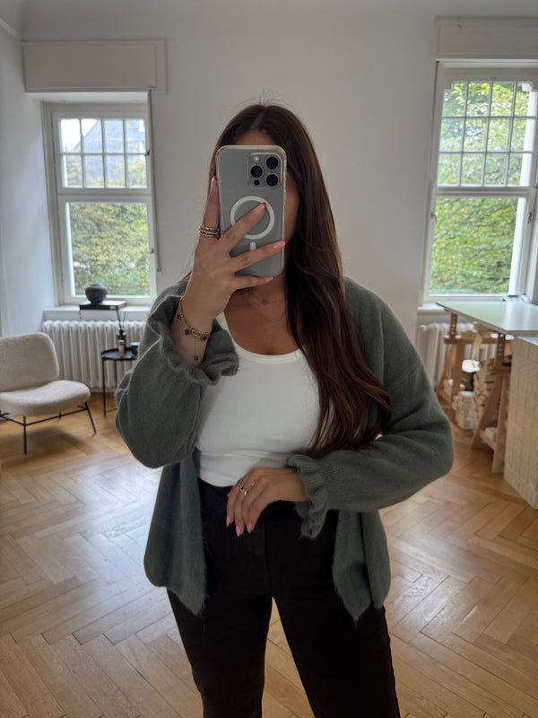 Strickjacke Rüschen limited grün