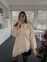 Asymmetrisches Strickoberteil mit Spitze – One Size (36–40) beige