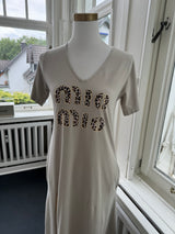 T-Kleid lang Mio mit einer Schlitz beige