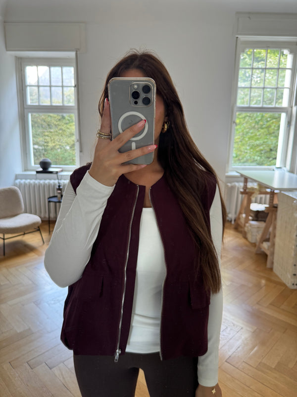 Leichte Weste mit Taschen und Reisverschluss Bordeaux