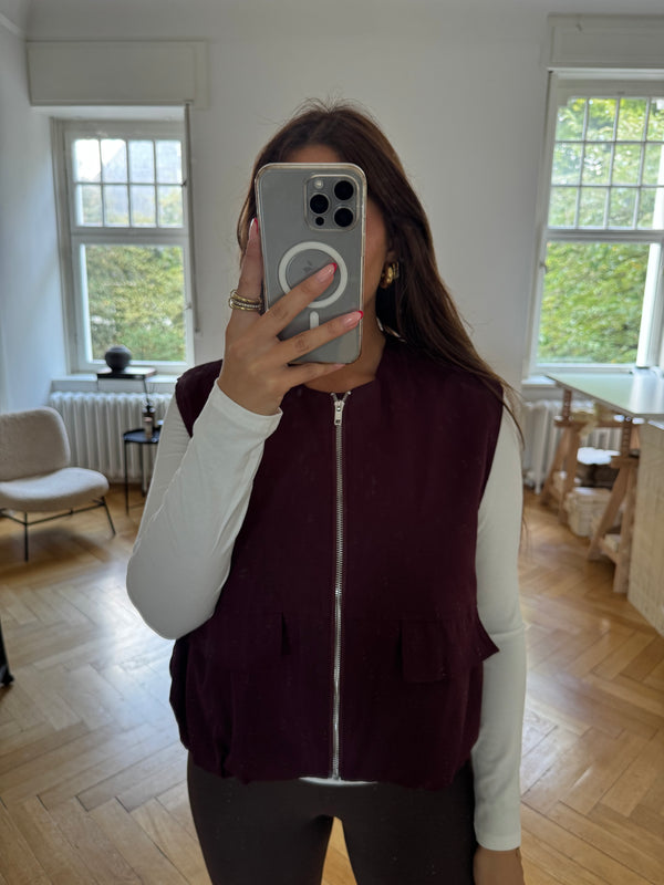 Leichte Weste mit Taschen und Reisverschluss Bordeaux