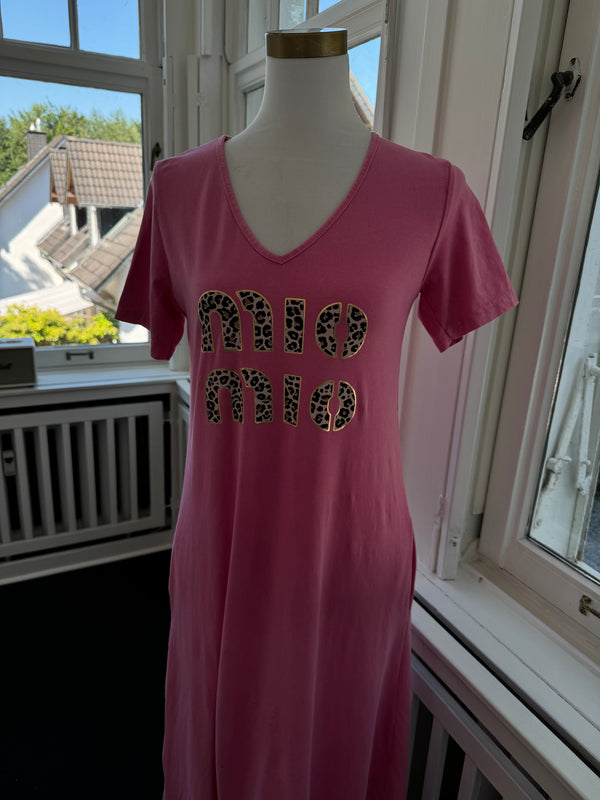 T-KLEID LANG MIO MIT EINER SCHLITZ PINK