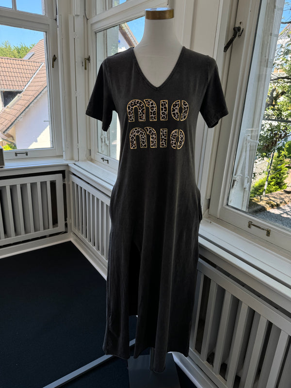 T-KLEID LANG MIO MIT EINER SCHLITZ ANTHRAZIT