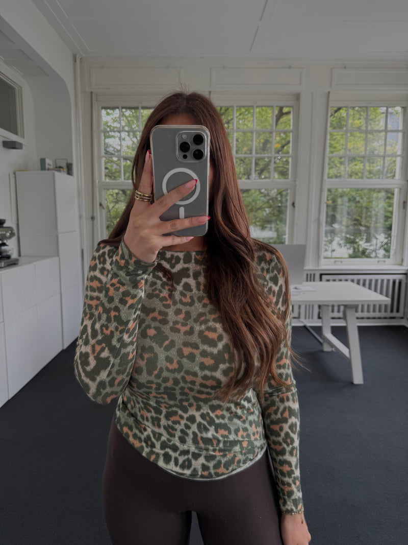 Oberteil leo cashmere sehr dünner Stoff grün