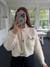 Strickjacke mit Brusttaschen (kurz geschnitten) beige