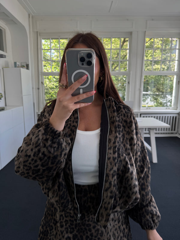 Leo Luxe – Bomberjacke im Wild-Style mit Lederkragen