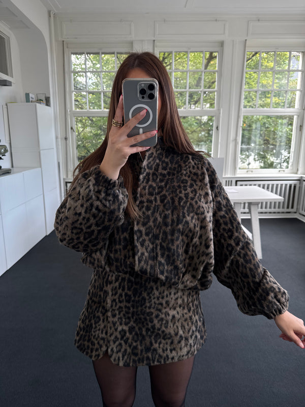 Leo Fierce – Felloptik-Rock mit Schlitz (Must-Have)