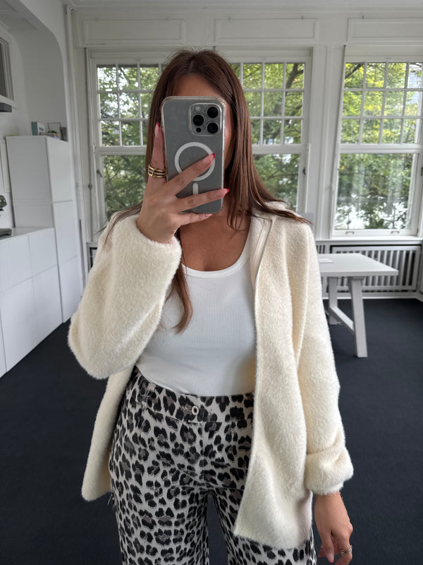 Cosy Chic – Kuscheljacke in Beige mit Zipper & Taschen beige