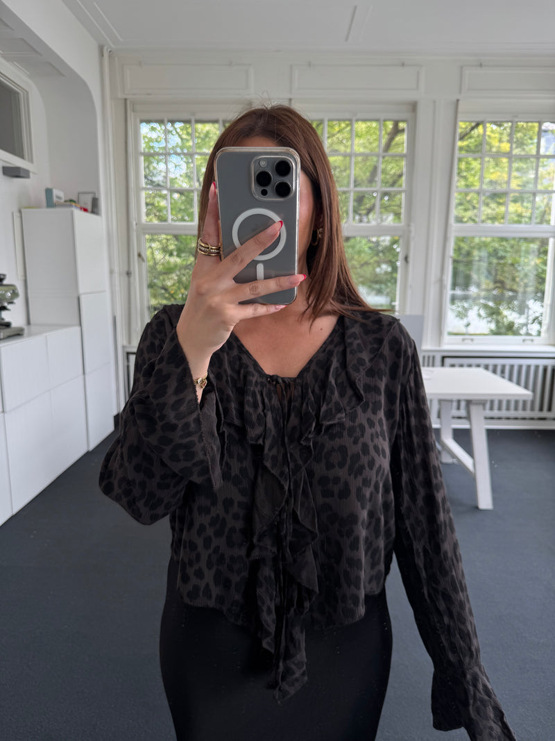 Leichte Leo-Bluse in Braun – Trompetenärmel & Schnürung braun