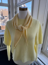 Fein gestricktes Dreieckstuch – Zeitloser Style gelb