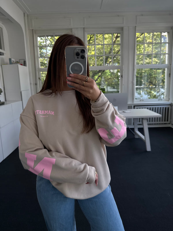 Oversized "Namaste" Sweatshirt – Rosa Schriftzug – Ungefüttert – 80% Baumwolle