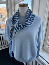 Fein gestricktes Dreieckstuch – Zeitloser Style gestreift blau