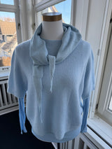 Fein gestricktes Dreieckstuch – Zeitloser Style babyblau