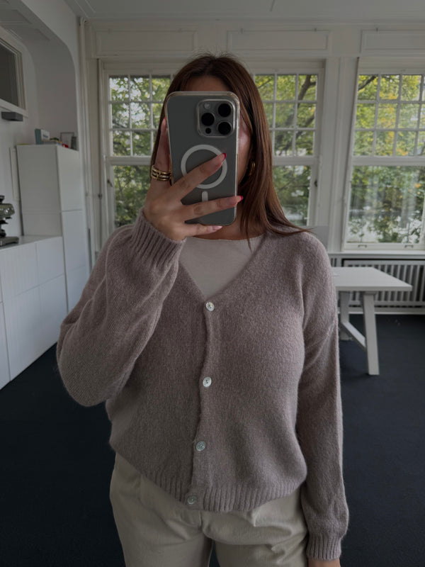 Super Soft Strickjacke mit Knöpfen – One Size taupe