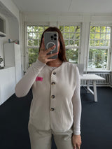 Superweiche Fleece-Optik Weste – Mit „Amour“-Schrift, Knöpfen & Taschen beige