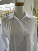 Shirt with hidden buttons long white