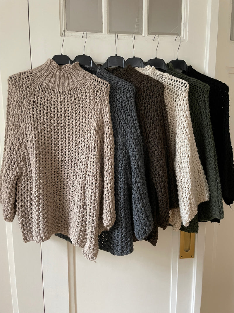 CHUCKY KNIT TOP WITH HIGH-COLLAR IN SEVERAL COLOURS