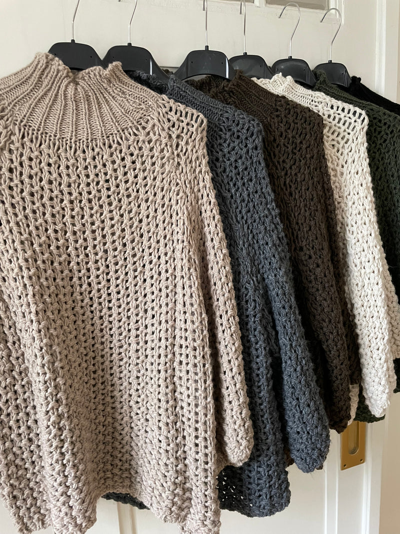 CHUCKY KNIT TOP WITH HIGH-COLLAR IN SEVERAL COLOURS