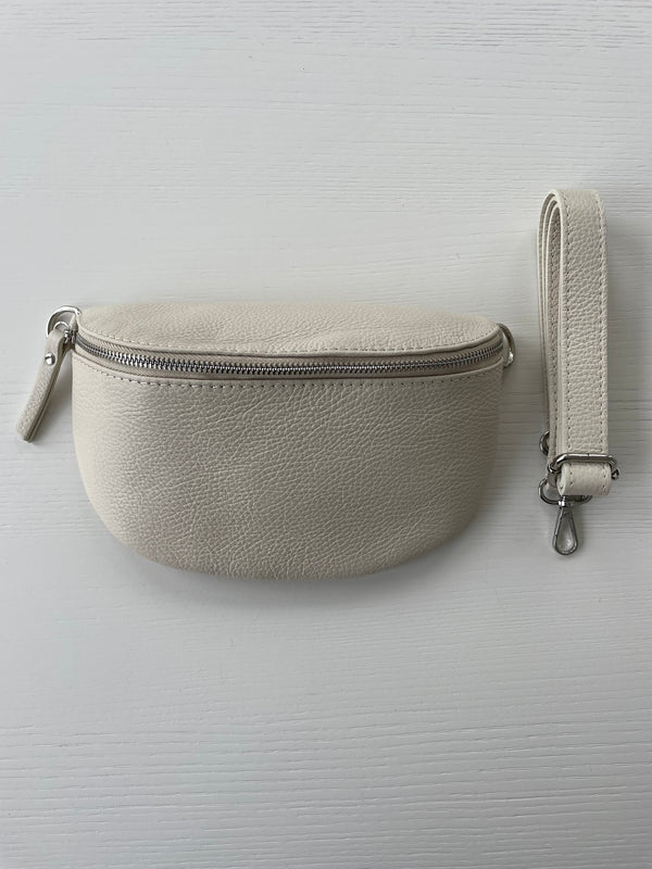 Shoulder bag size S with beige inner pocket