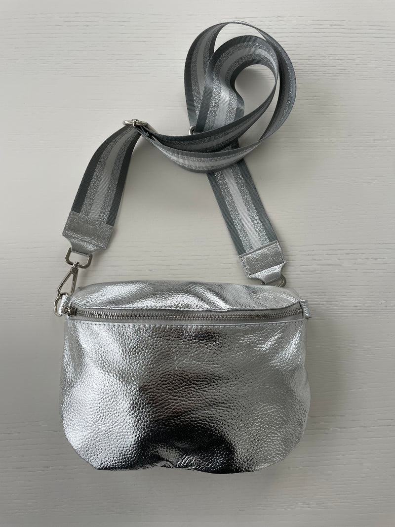 Shoulder bag metallic size M silver