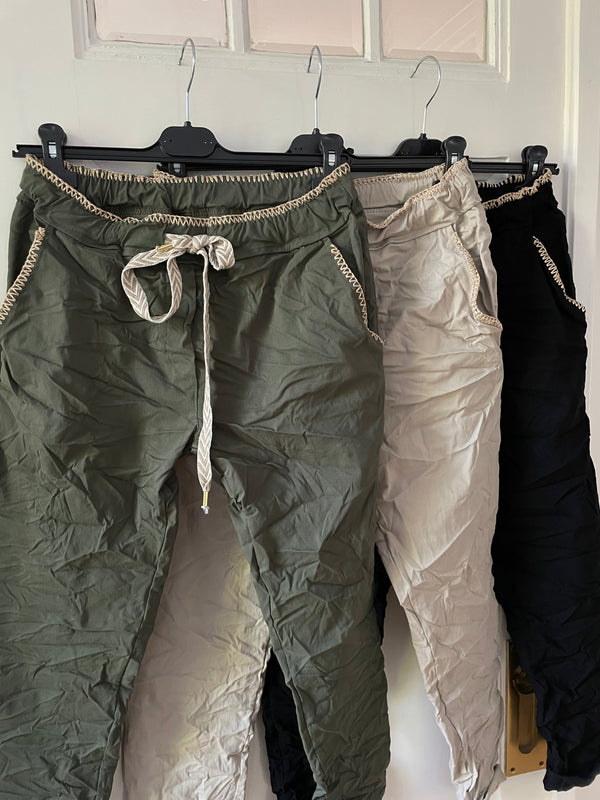 Jogger Summer with golden details in three colors